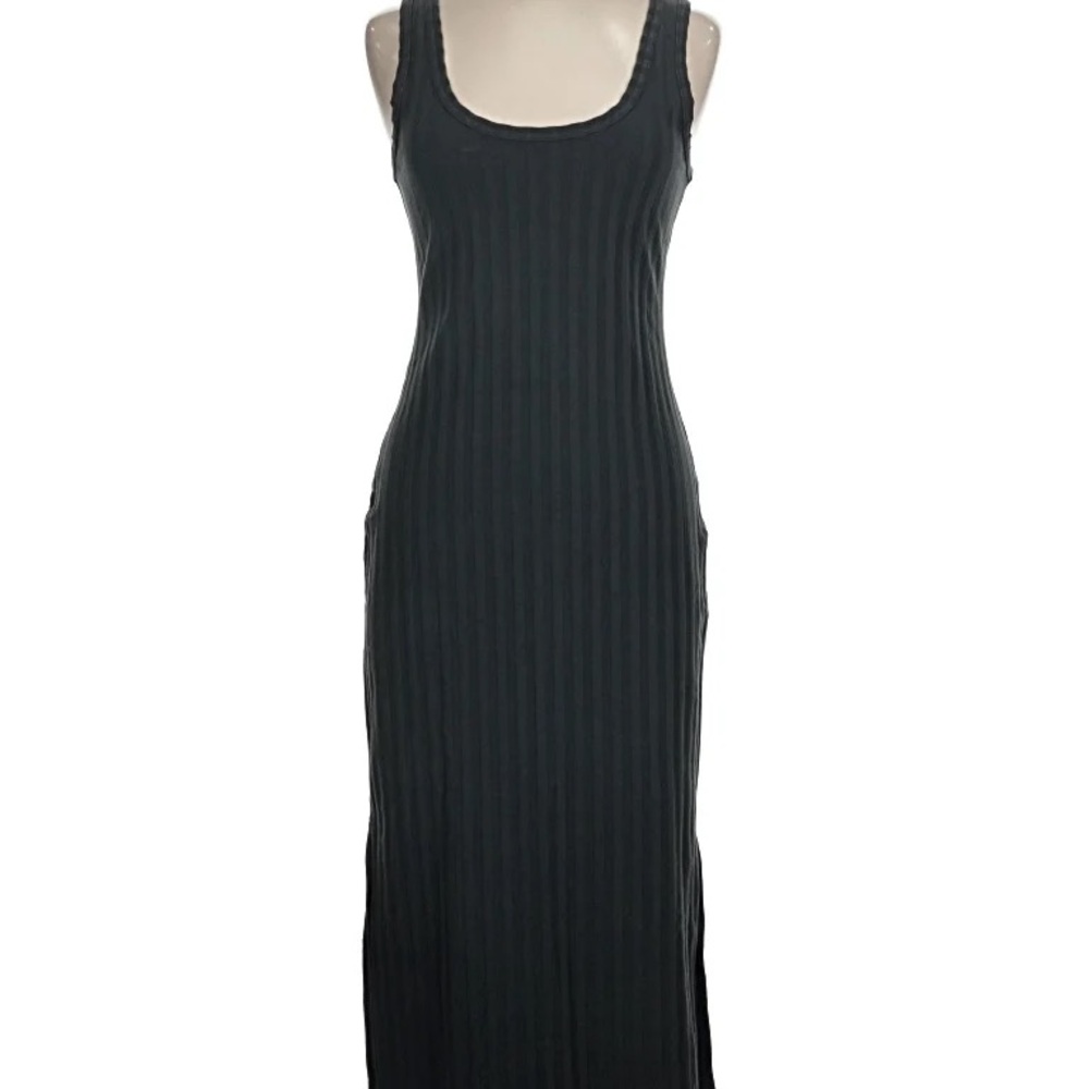 Black Sleeveless Dress